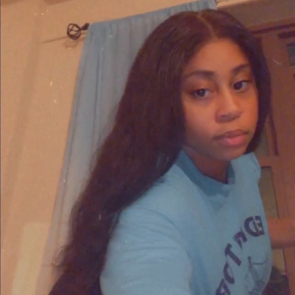 Meet your Posher, Leonnia
